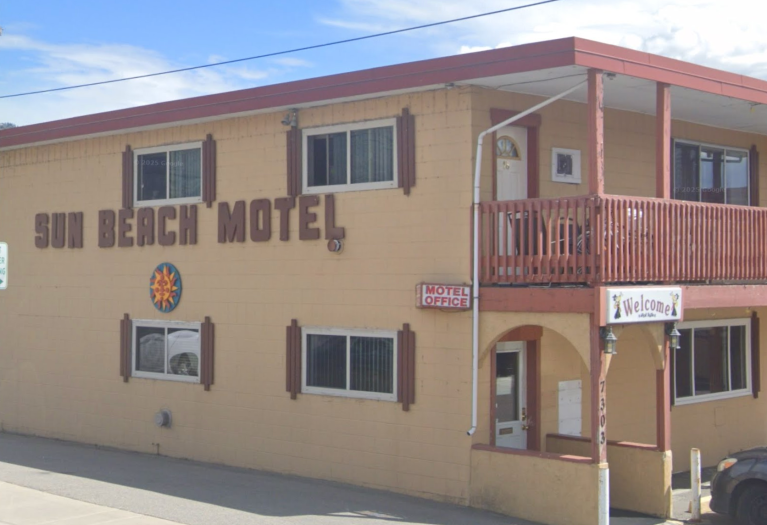 Osoyoos motel fined $5,000 for evicting guest who left a roach in an ashtray | iN420