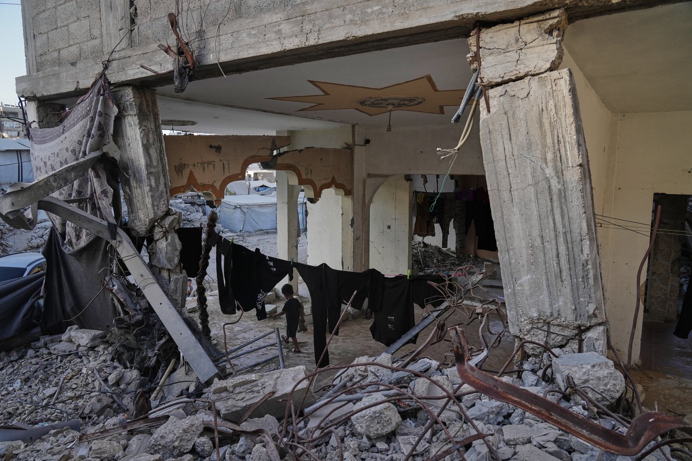 Fatal building collapse highlights dangers plaguing Gaza nearly a year after ceasefire | iNFOnews.ca Fatal building collapse highlights dangers plaguing Gaza nearly a year after ceasefire | iNFOnews.ca