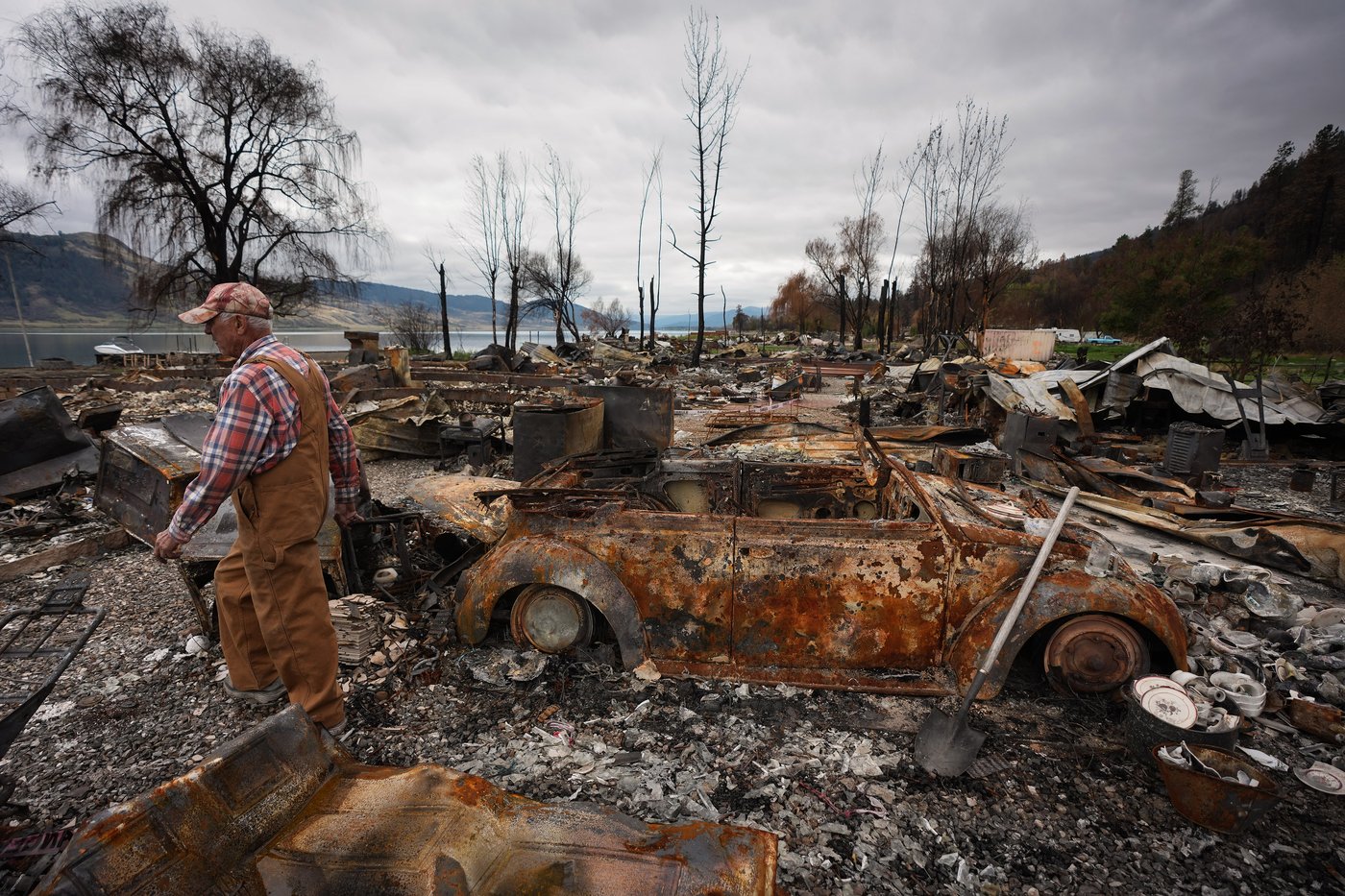 Photo Gallery: Ashes pave road to recovery after B.C. wildfires | iNFOnews.ca