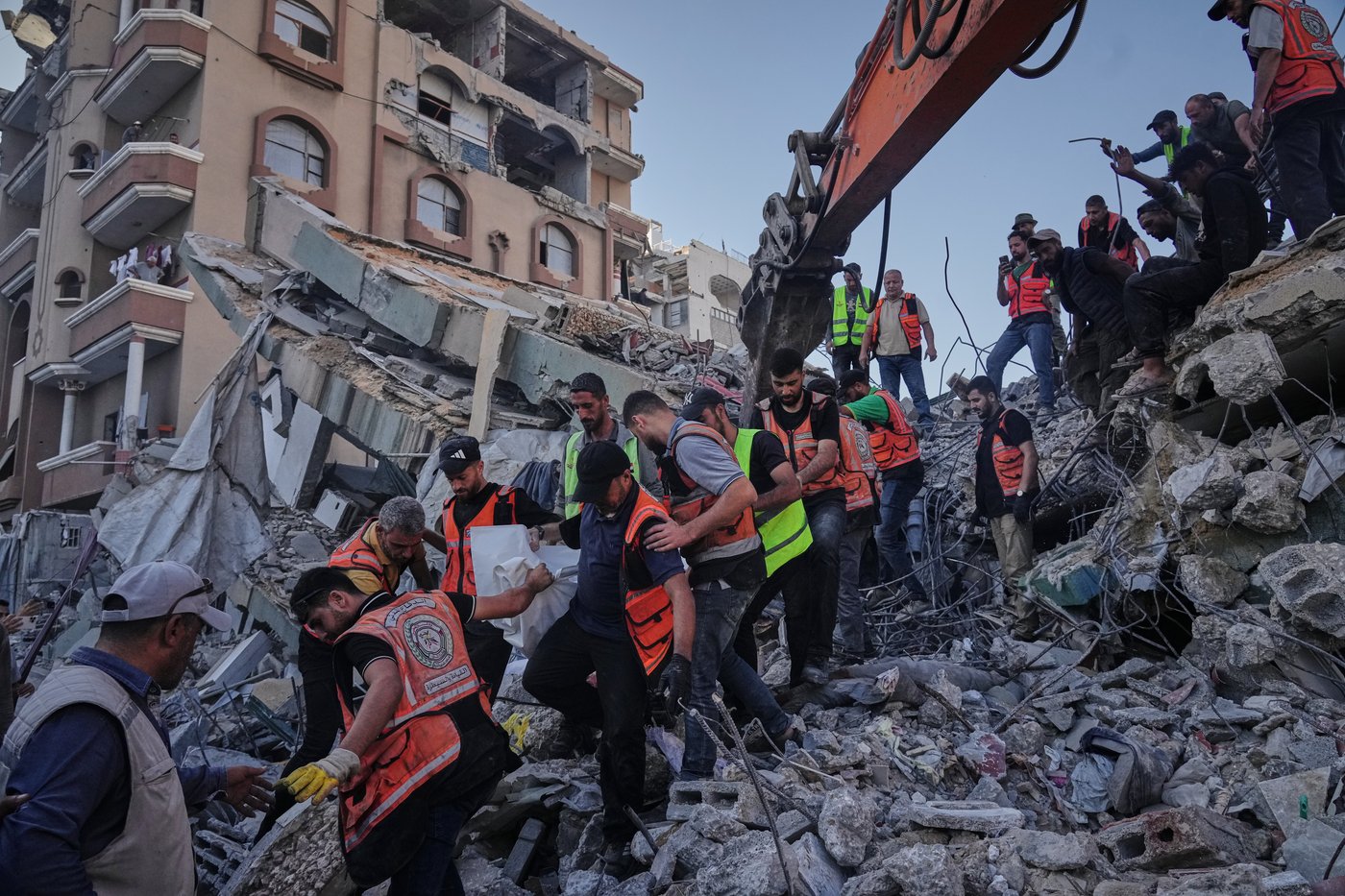 Building collapse in Gaza kills 16 as perilous conditions persist for Palestinians during truce | iNFOnews.ca Building collapse in Gaza kills 16 as perilous conditions persist for Palestinians during truce | iNFOnews.ca