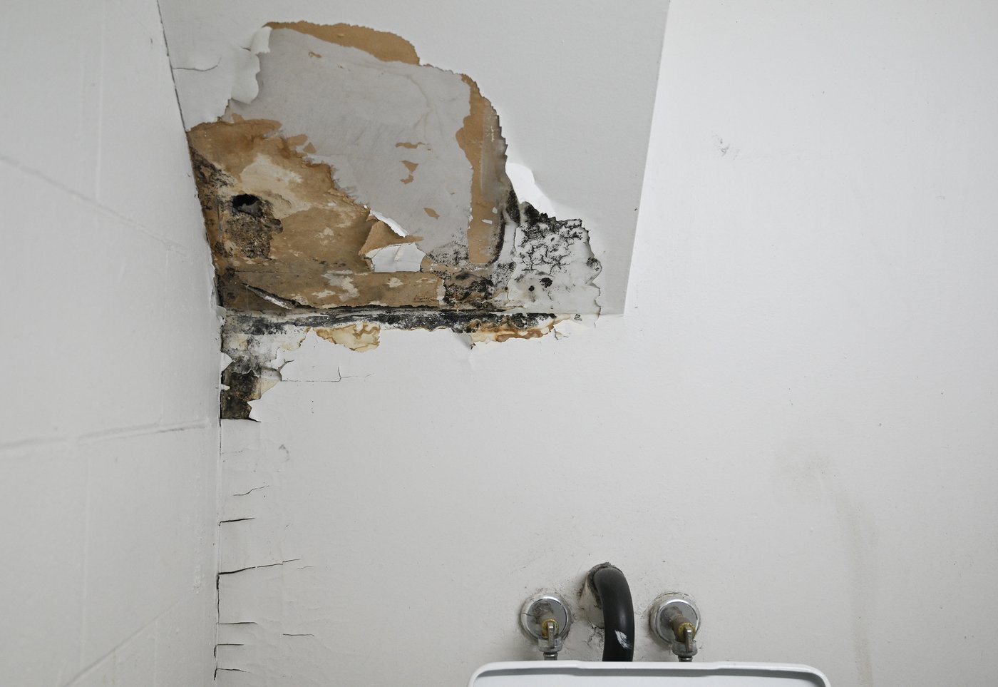 As governments pour billions into new affordable housing, existing units in disrepair | iNhome