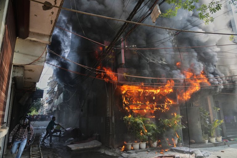 Fire sweeps through a New Delhi building, killing at least 21 people | iNhome
