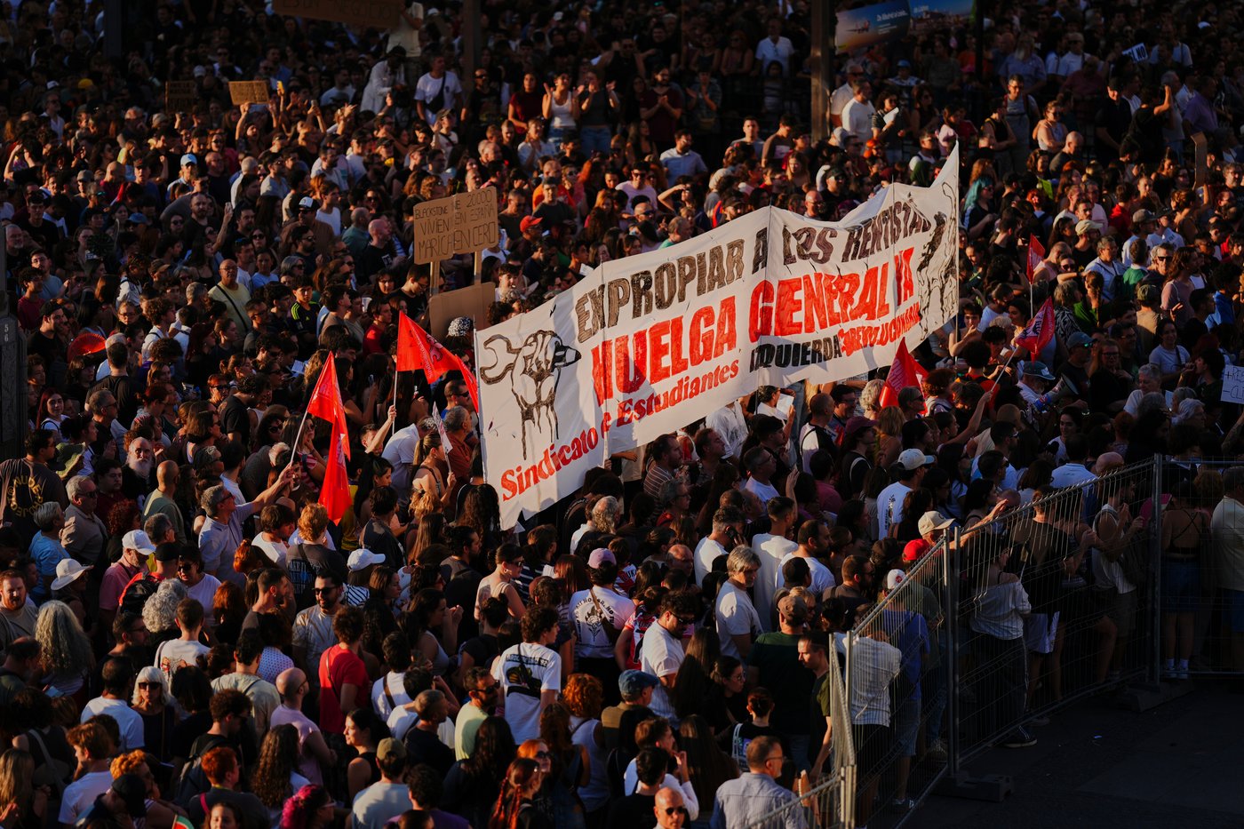 Thousands march in Madrid to protest Spain's housing crisis after eviction of 87-year-old woman | iNFOnews.ca Thousands march in Madrid to protest Spain's housing crisis after eviction of 87-year-old woman | iNFOnews.ca