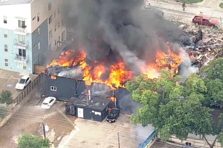 Fire destroys an apartment building in Dallas and at least 4 people are injured, fire official says | iNhome