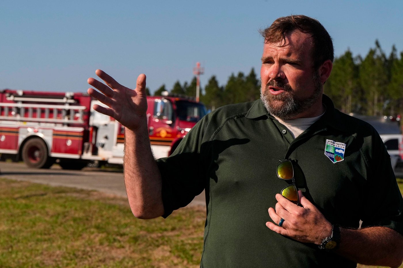 Southern US wildfires force residents to flee, leaving them unsure if their homes are standing | iNFOnews.ca