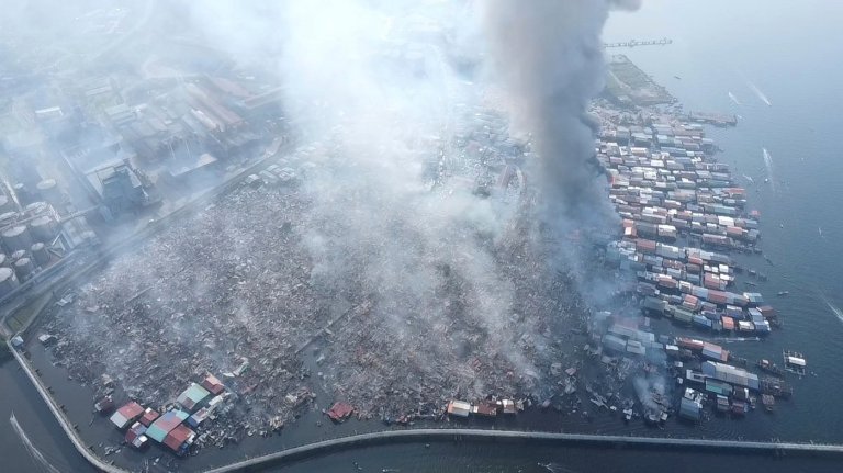 Fire destroys 1,000 homes in a Malaysian coastal village on Borneo Island | iNhome