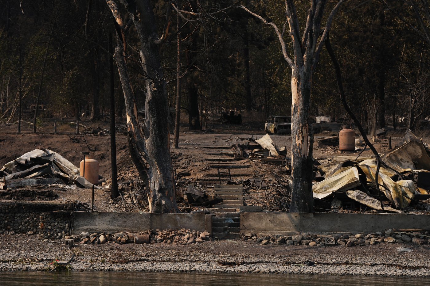 B.C. lakeside community in ruins as chief says 230 homes destroyed by wildfire | iNhome
