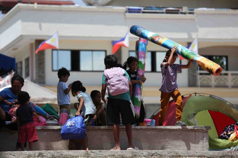 Aftershocks complicate Philippine recovery from quake that killed 45 and displaced thousands | iNhome Aftershocks complicate Philippine recovery from quake that killed 45 and displaced thousands | iNhome