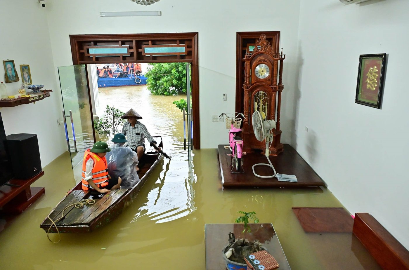 At least 4 killed as floods inundate more than 16,000 homes in Vietnam | iNFOnews.ca