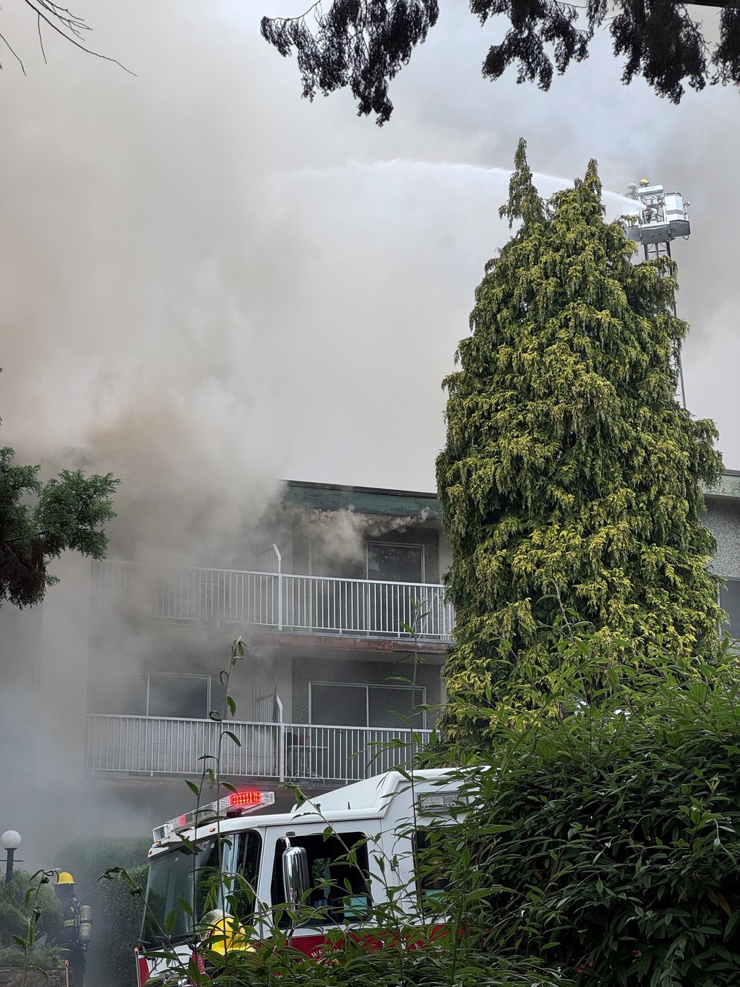 150 residents displaced after fire hits apartment building in New Westminster, B.C. | iNFOnews.ca