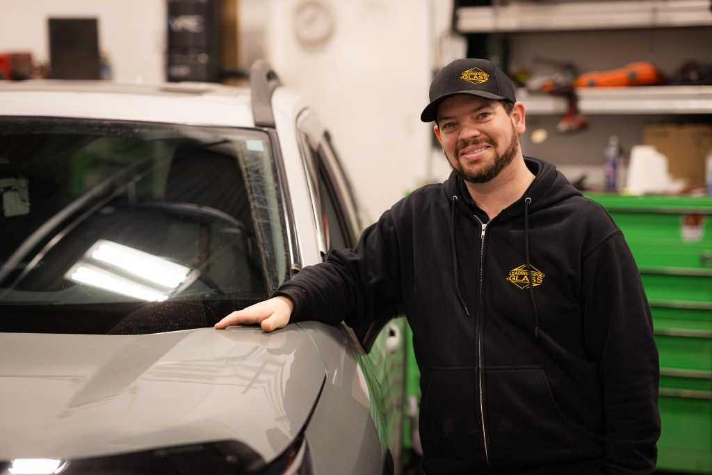 Why Customers Say Leading Edge Is Kelowna’s Best ICBC Glass Shop | iNwheels