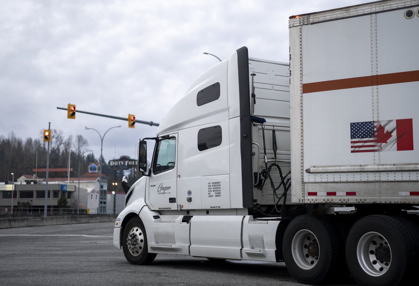Canadian truck dealers warn they can't buy new U.S. models until feds fix paperwork | iNwheels