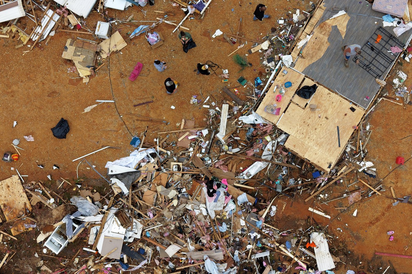 Survivors of Mississippi tornadoes crawled under furniture and held onto their kids | iNwheels
