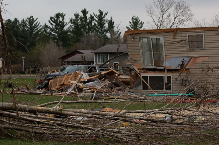 Powerful winds and reported tornadoes rip through the Midwest, leaving heavy damage but no deaths | iNwheels