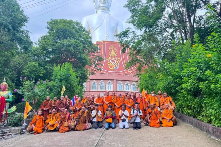 11-year-old boy driving pickup truck crashes into group of Thai monks, killing 9 | iNwheels