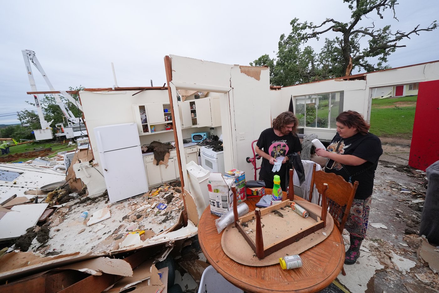 Texas tornado leaves 5 injured, buildings collapsed and homes without roofs | iNwheels