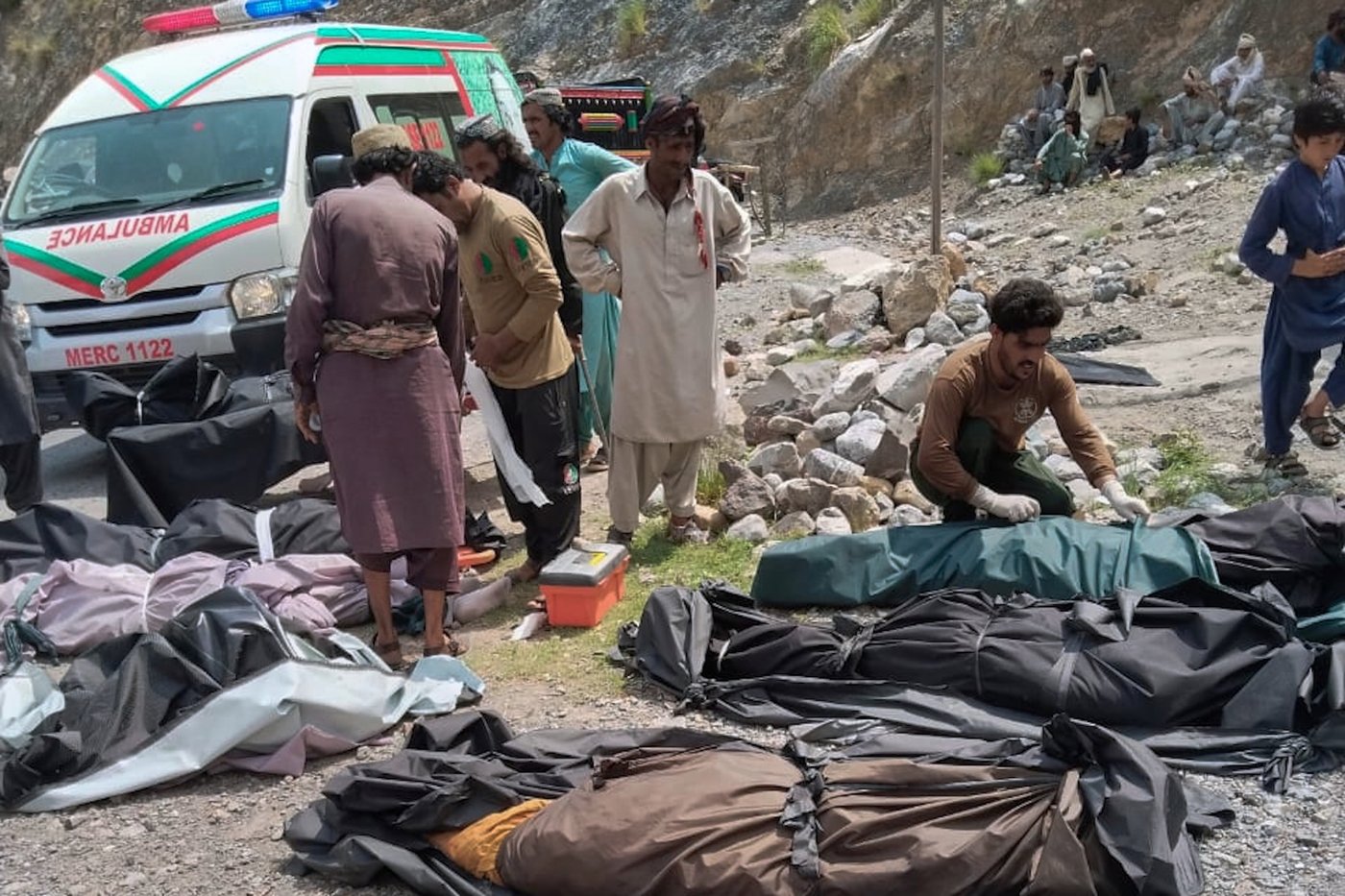 Overcrowded bus plunges into ravine in southwest Pakistan, killing 40 passengers and injuring 8 | iNFOnews.ca