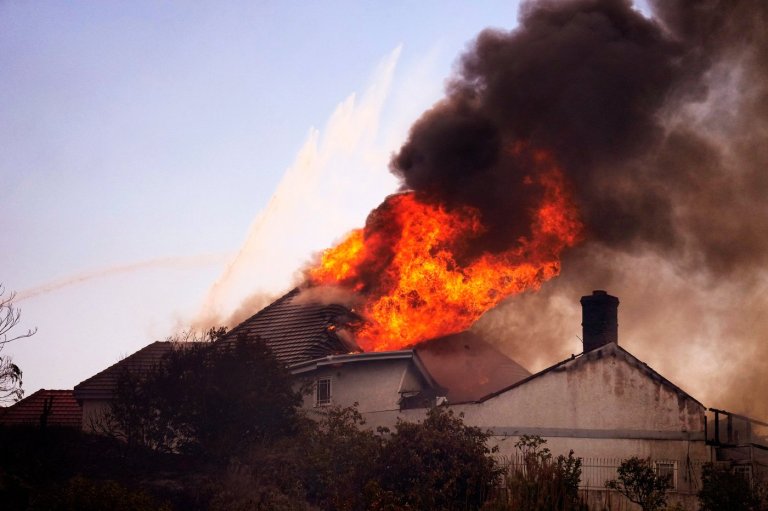 Coastal homes burn as hot winds fuel California fires | iNwheels