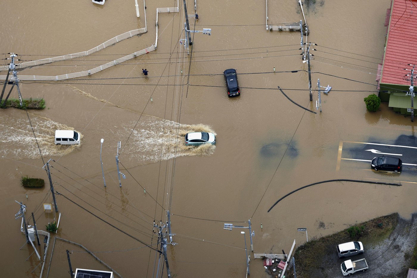 Heavy rain causes flooding near Tokyo that kills 4 and disrupts train and air travel | iNFOnews.ca Heavy rain causes flooding near Tokyo that kills 4 and disrupts train and air travel | iNFOnews.ca