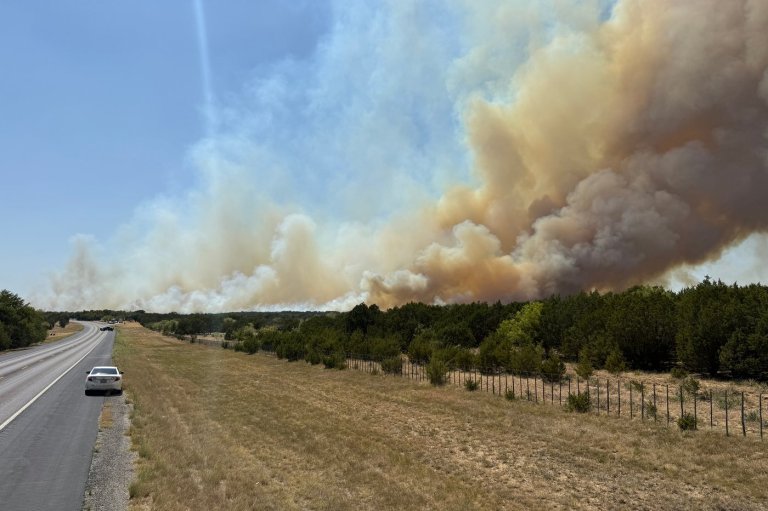 Evacuations ordered in rural Texas as wildfire mushrooms within hours | iNwheels