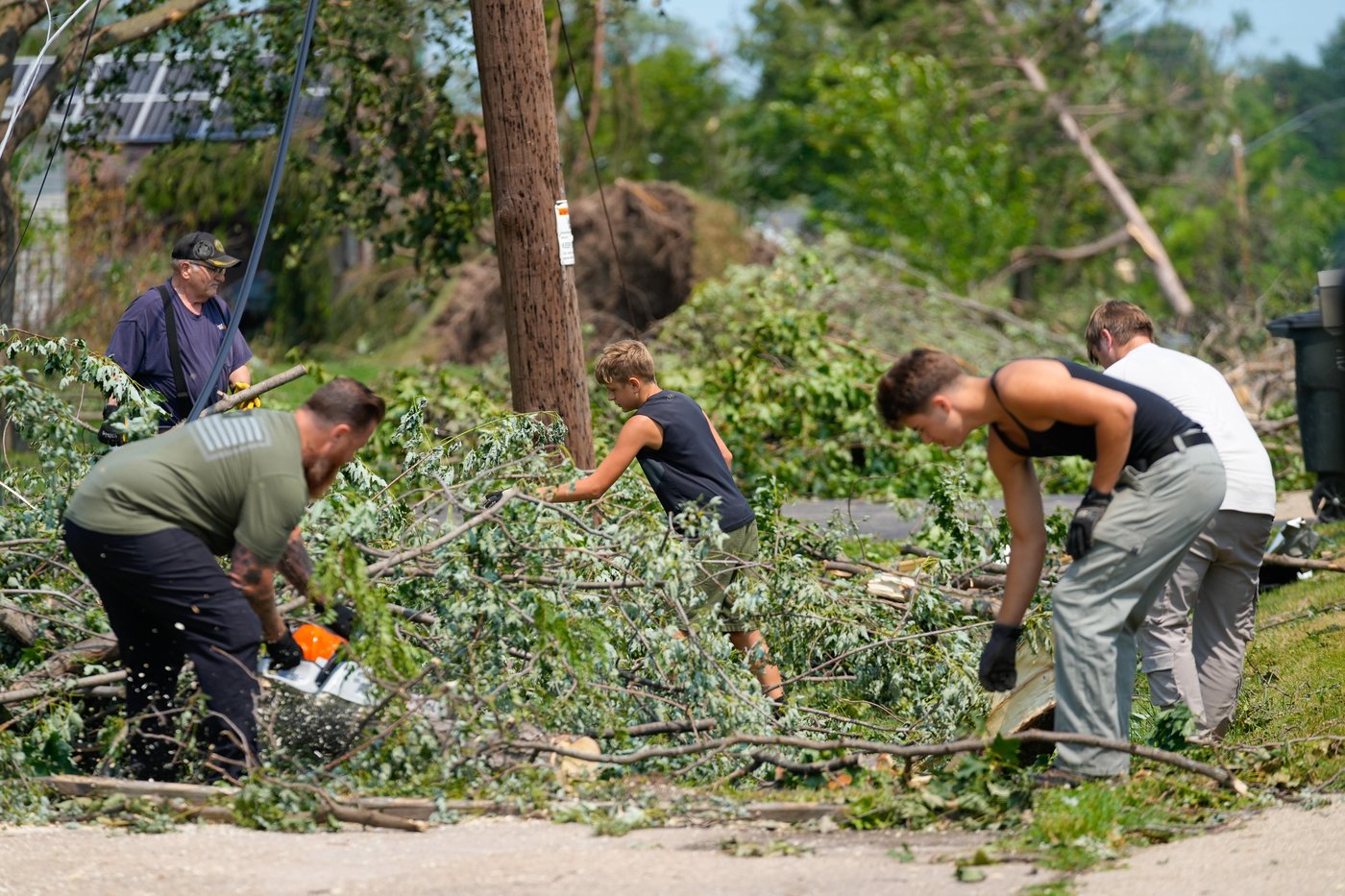 Powerful tornado leaves widespread damage in Wisconsin but time of day may have saved lives | iNwheels