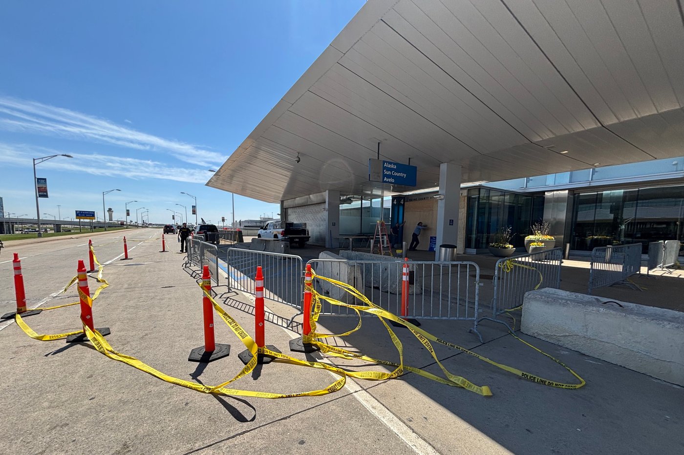 Car crashes into a passenger terminal at Detroit Metropolitan Airport, driver arrested | iNwheels