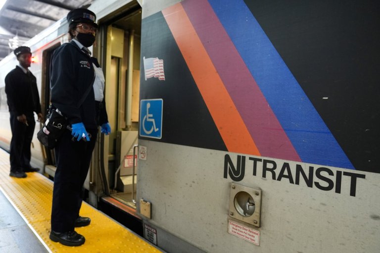 Rail car fire near New York's Penn Station injures 5, snarls morning commute, train service delayed | iNwheels