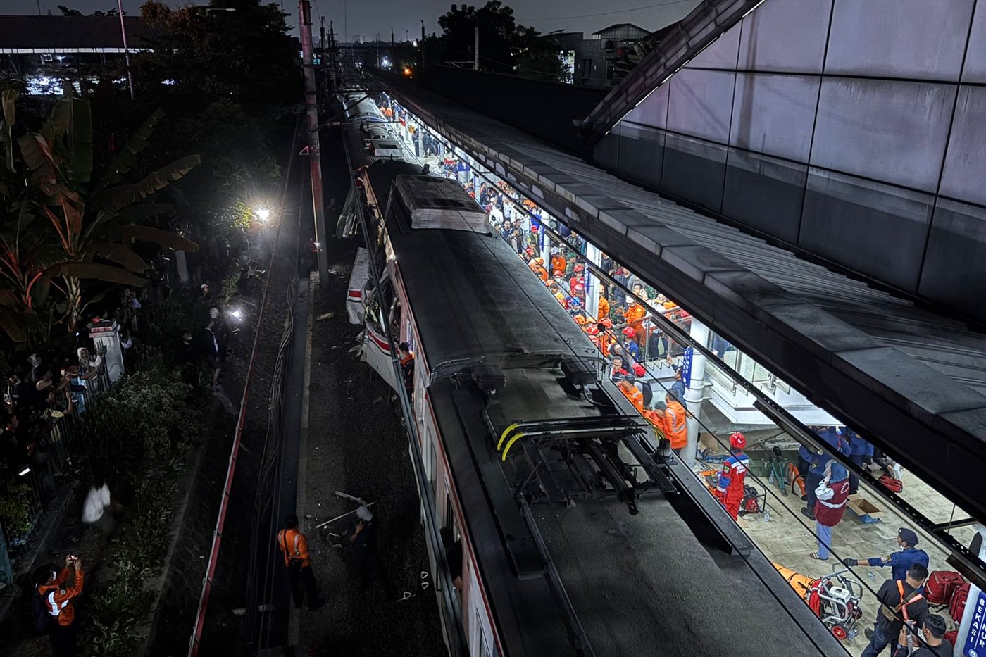 Trains collide near Indonesia's capital, killing at least 3 people | iNFOnews.ca