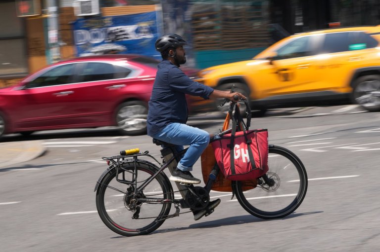 Electric bikes can be fast and dangerous. Here's how to stay safe | iNwheels