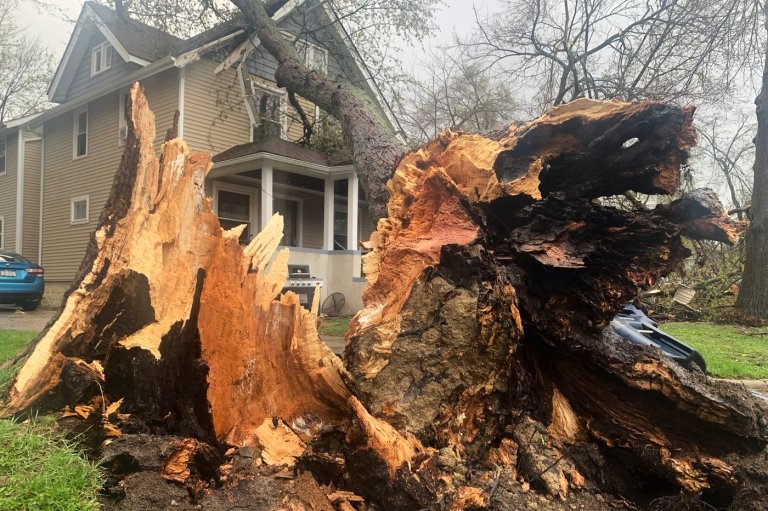 Floodwaters inundate Wisconsin streets, trapping drivers, as Midwest rebuilds after storms | iNwheels