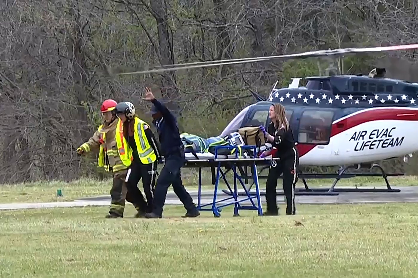 2 students dead and at least 7 others injured in Tennessee school bus crash | iNwheels