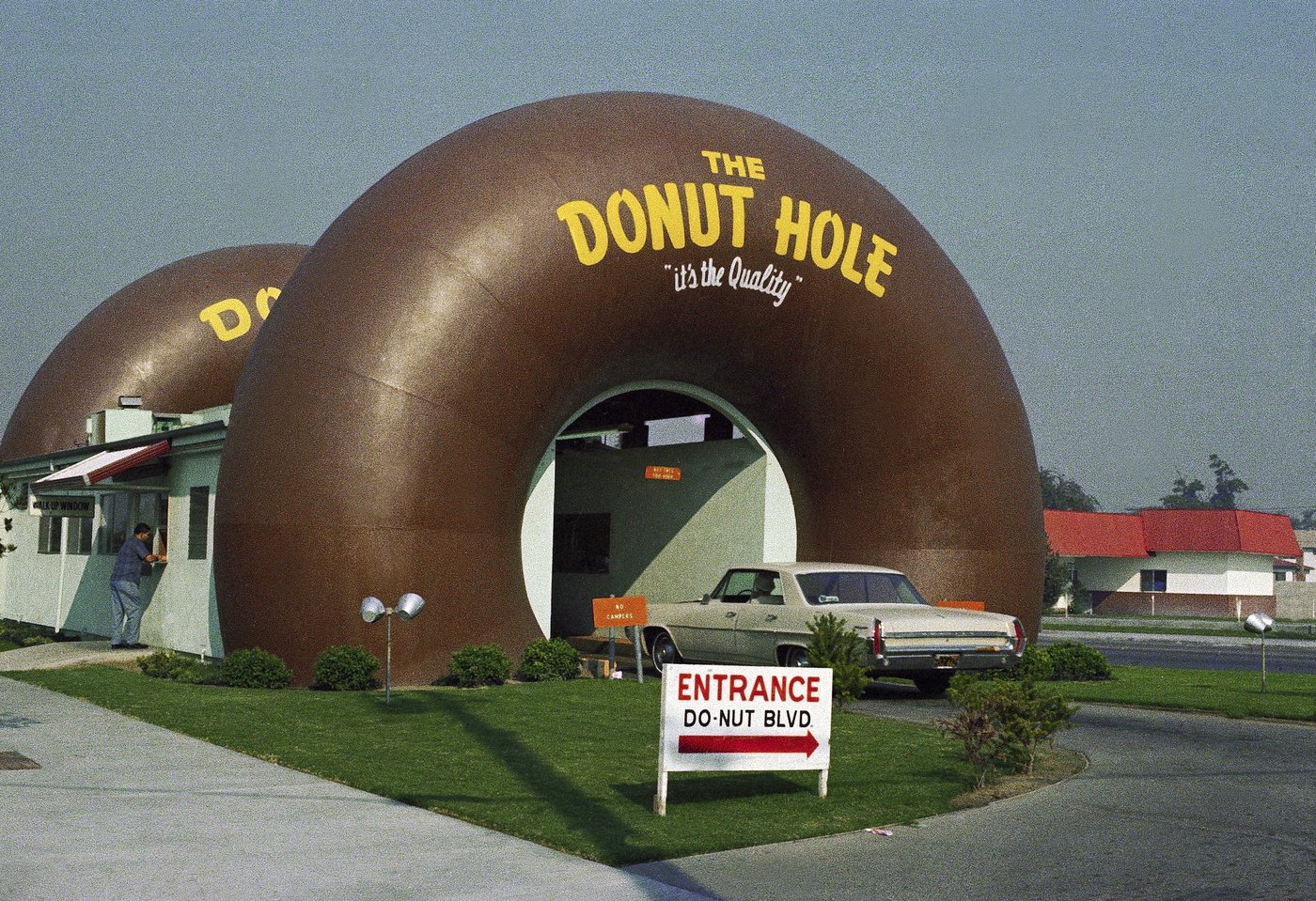 Pull up to the window, please, for a glimpse of an American icon: The drive-thru | iNFOnews.ca Pull up to the window, please, for a glimpse of an American icon: The drive-thru | iNFOnews.ca