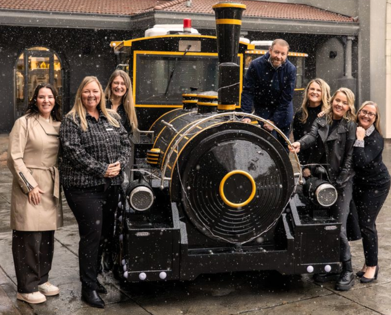 BC's first electric, trackless passenger train to tour Kelowna waterfront for holidays | iNwheels