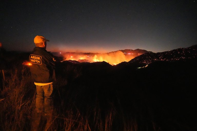 Brush fires spark in Southern California as hot weather and winds raise wildfire risk | iNwheels Brush fires spark in Southern California as hot weather and winds raise wildfire risk | iNwheels