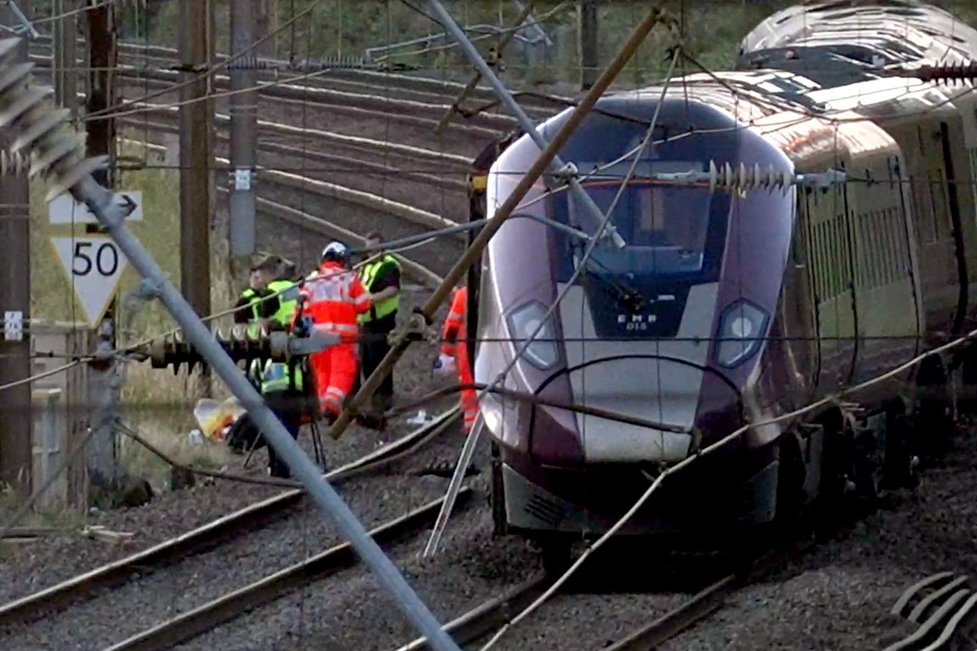 Two trains collide north of London, killing at least 1 person and seriously injuring dozens | iNwheels Two trains collide north of London, killing at least 1 person and seriously injuring dozens | iNwheels