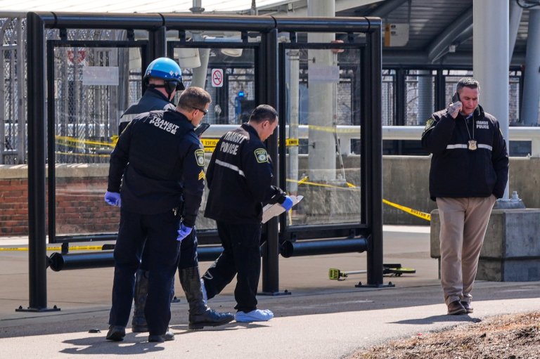 Boston transit police say man threatened to stab bus driver before struggle with officers | iNwheels