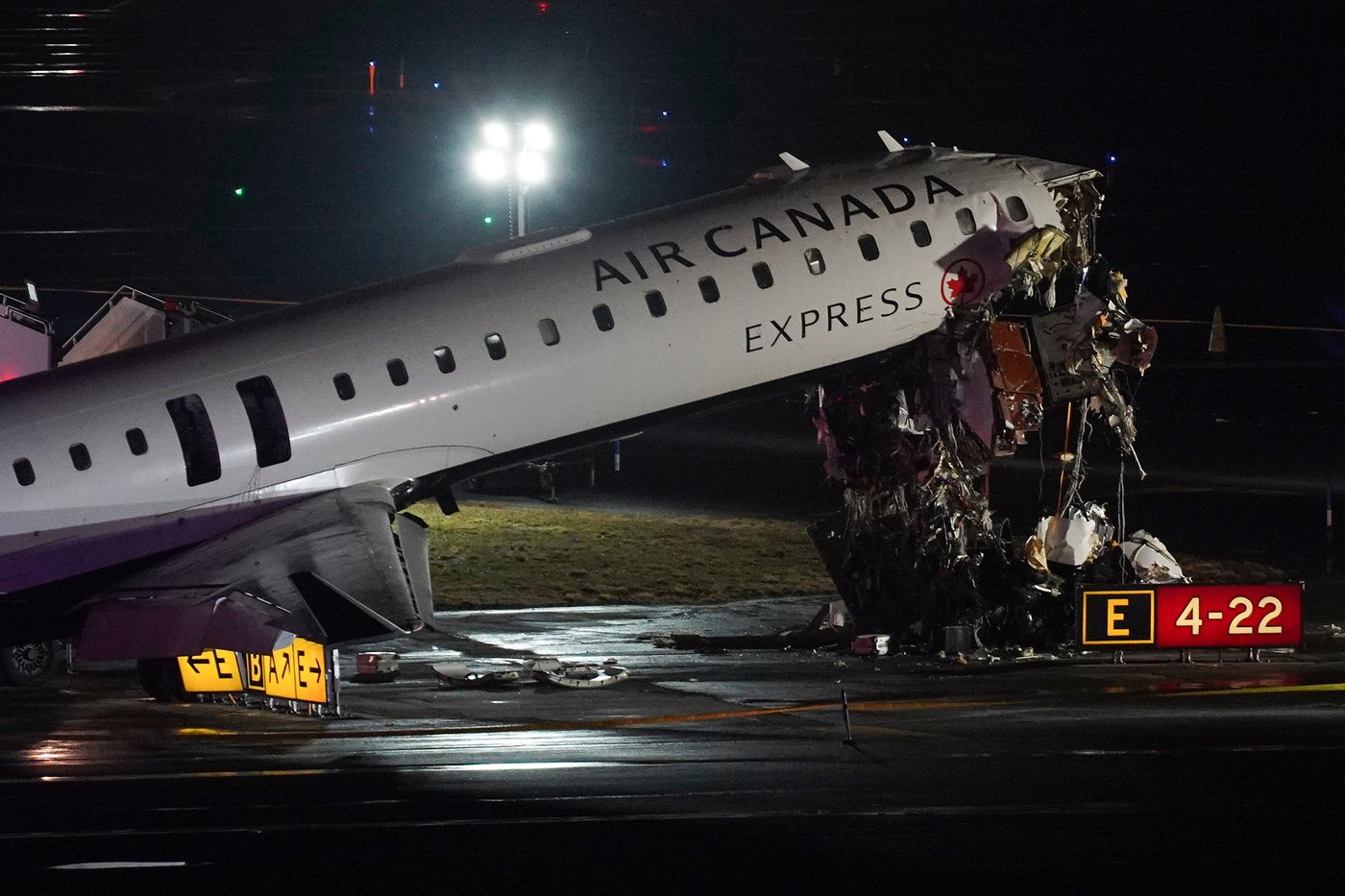 Pilot and copilot killed in collision between jet and fire truck at New York's LaGuardia Airport | iNwheels