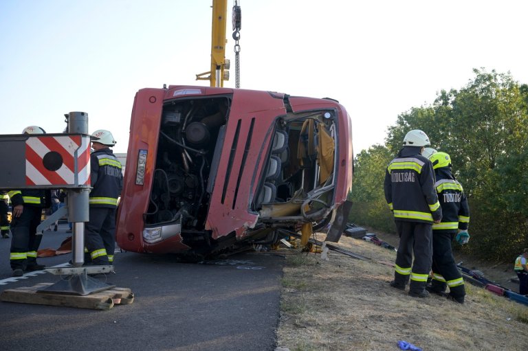 A bus crash in Hungary kills 12 people, police say | iNwheels