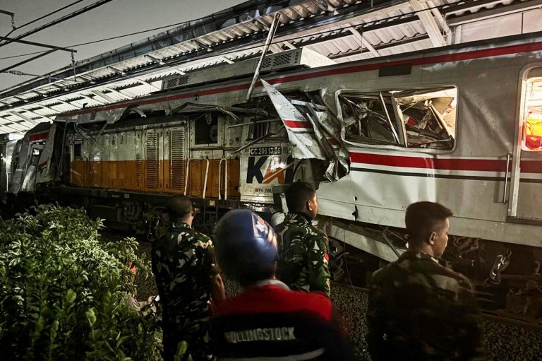 Trains collide near Indonesia's capital, killing at least 4 people | iNwheels