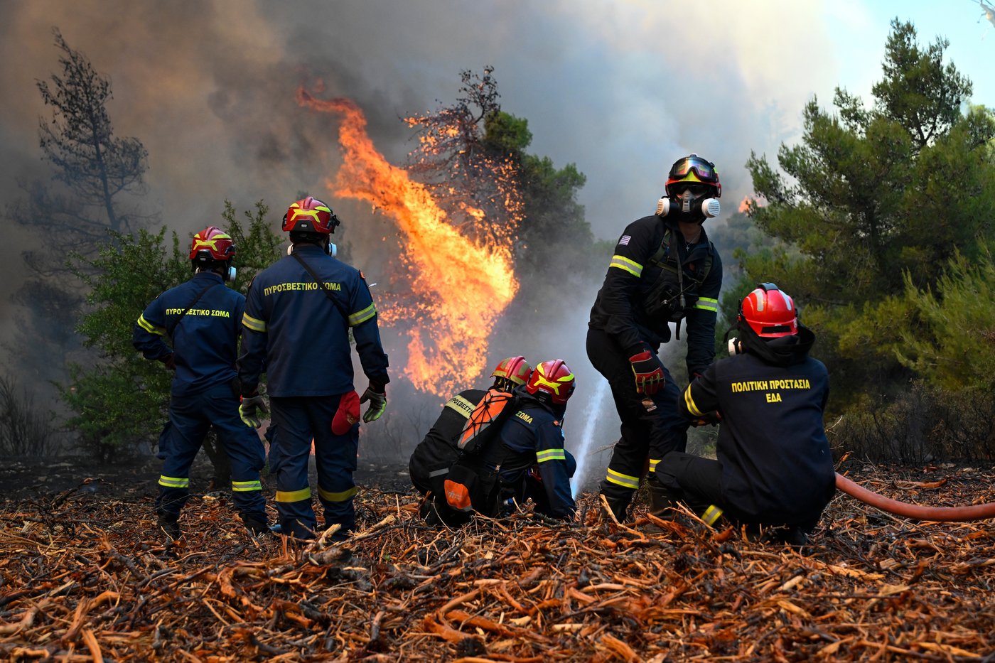 Firefighters scramble to contain fires outside Athens before winds and high temperatures return | iNFOnews.ca Firefighters scramble to contain fires outside Athens before winds and high temperatures return | iNFOnews.ca