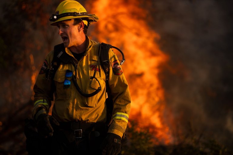Photos show firefighters battling Southern California blaze | iNwheels