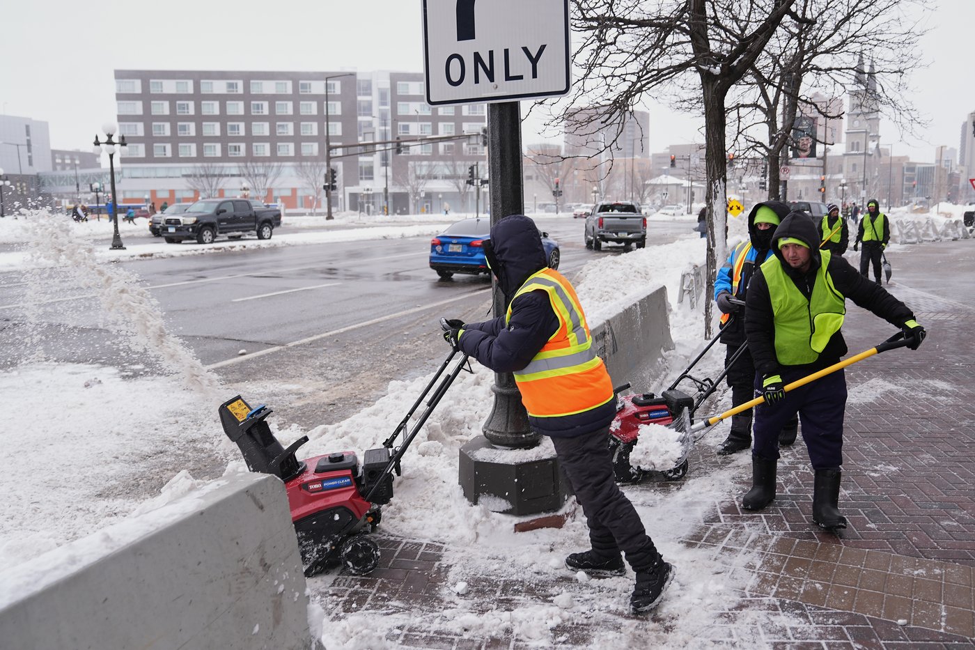 Snow and wind batter parts of US, with threat of thunderstorms and tornadoes starting later Sunday | iNwheels Snow and wind batter parts of US, with threat of thunderstorms and tornadoes starting later Sunday | iNwheels