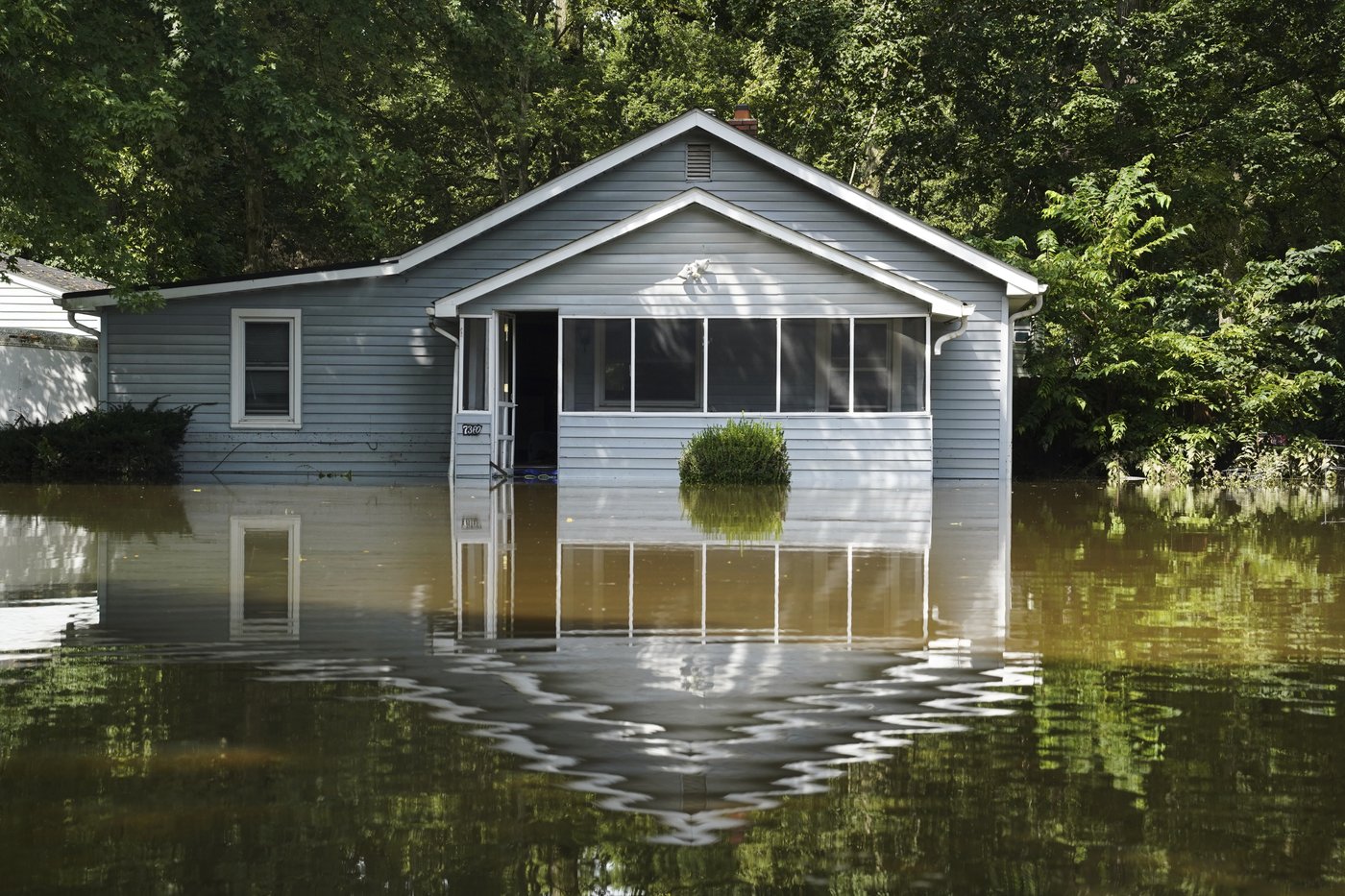 At least 7 people have died from days of heavy rain and record-setting flooding in Indiana | iNwheels At least 7 people have died from days of heavy rain and record-setting flooding in Indiana | iNwheels