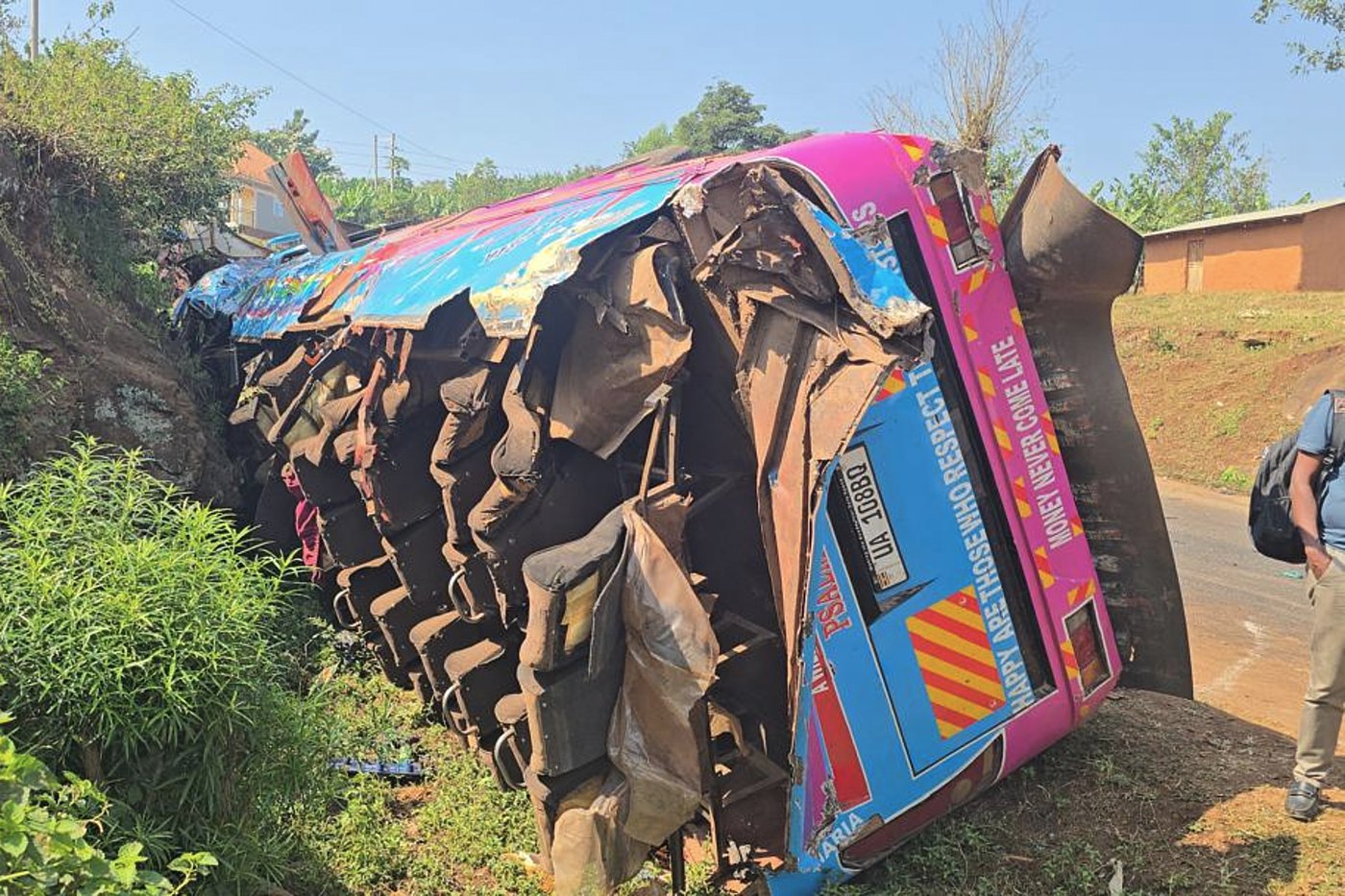 A school bus crash in Uganda kills at least 20 children and an adult | iNwheels