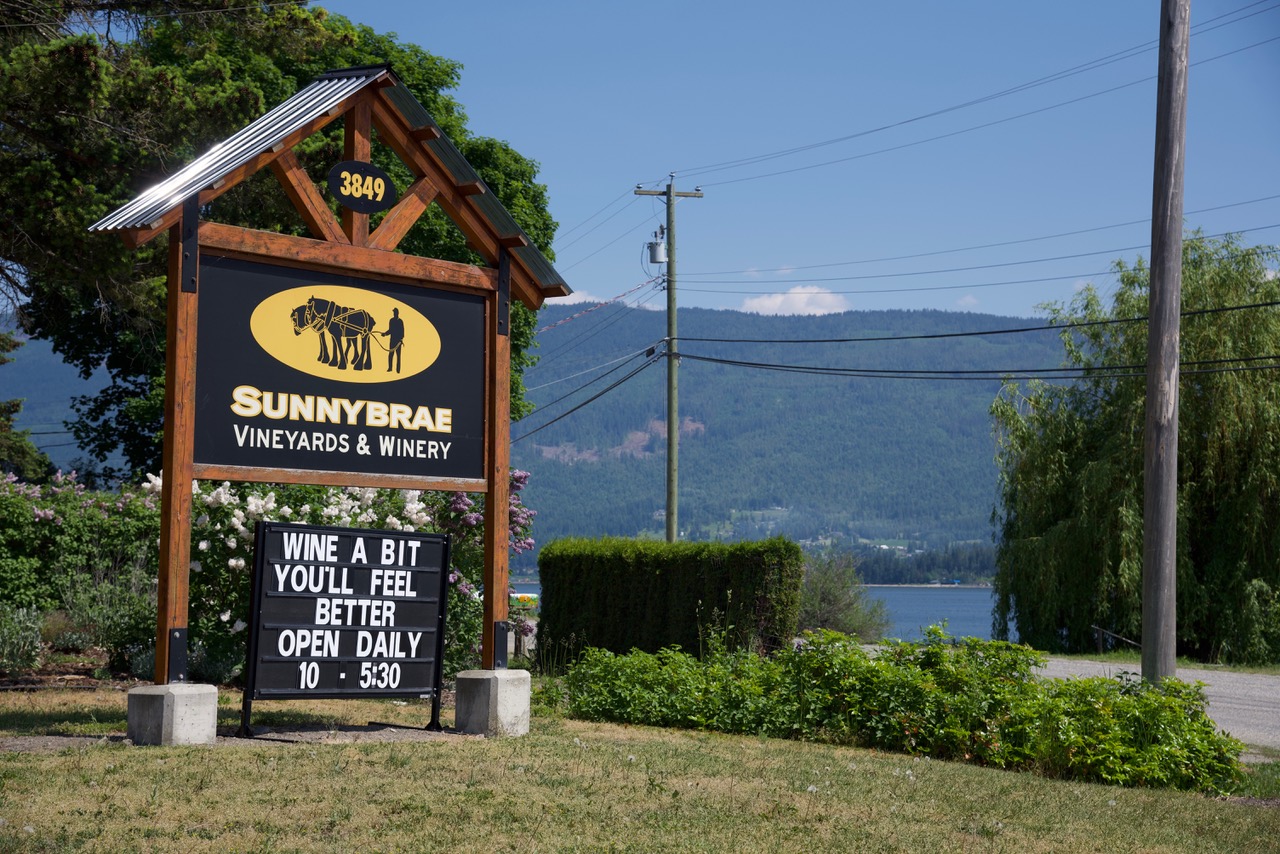 Wine Wednesday: Sunnybrae Vineyards & Winery Redneck Red | iNwine