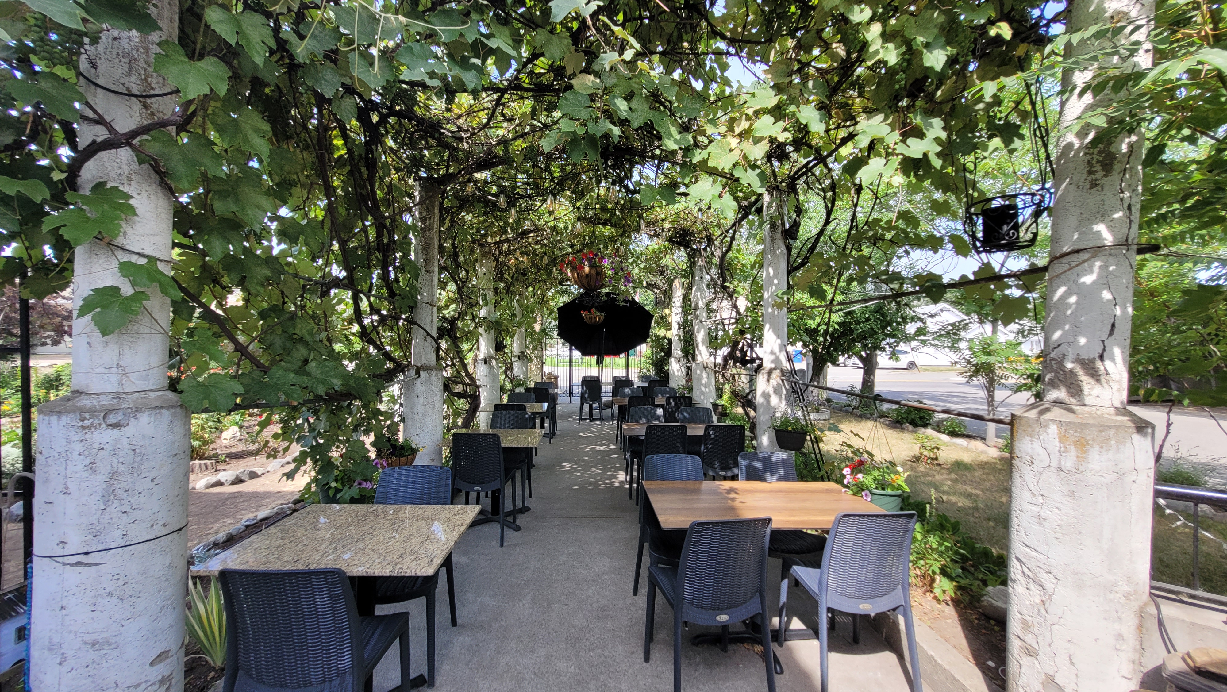Zias in Summerland celebrates 25 years at iconic stone restaurant | iNwine Zias in Summerland celebrates 25 years at iconic stone restaurant | iNwine