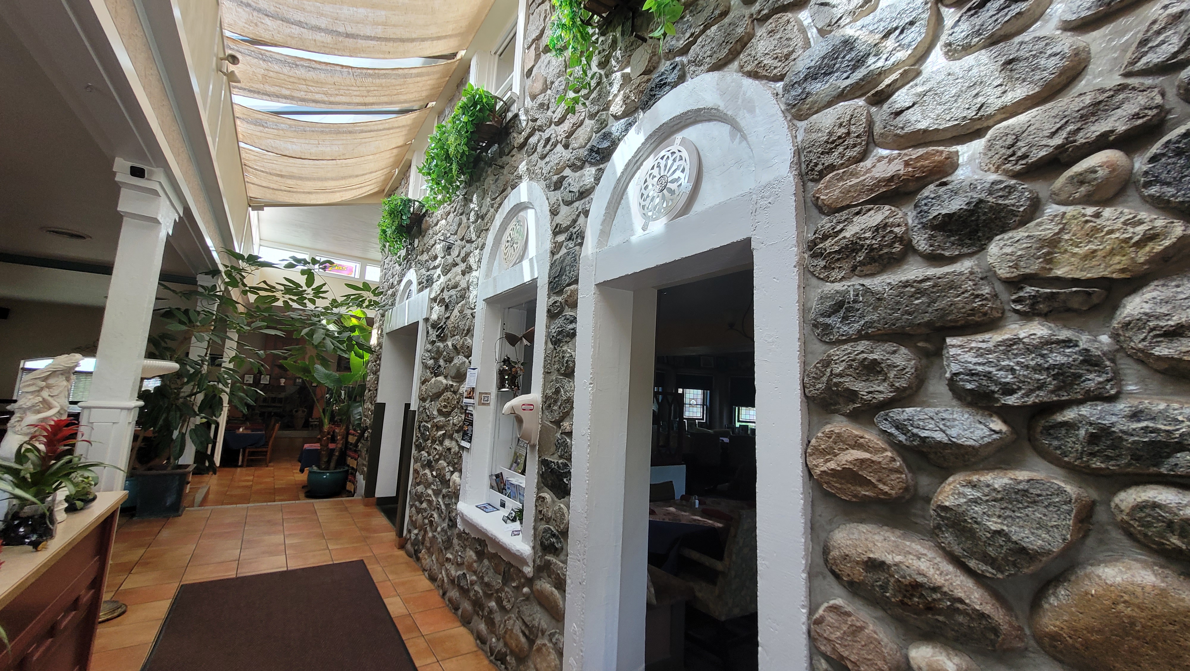 Zias in Summerland celebrates 25 years at iconic stone restaurant | iNwine Zias in Summerland celebrates 25 years at iconic stone restaurant | iNwine