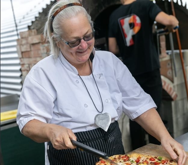 Pizzamor’eh Perfects the Art of Pizza Night | iNwine