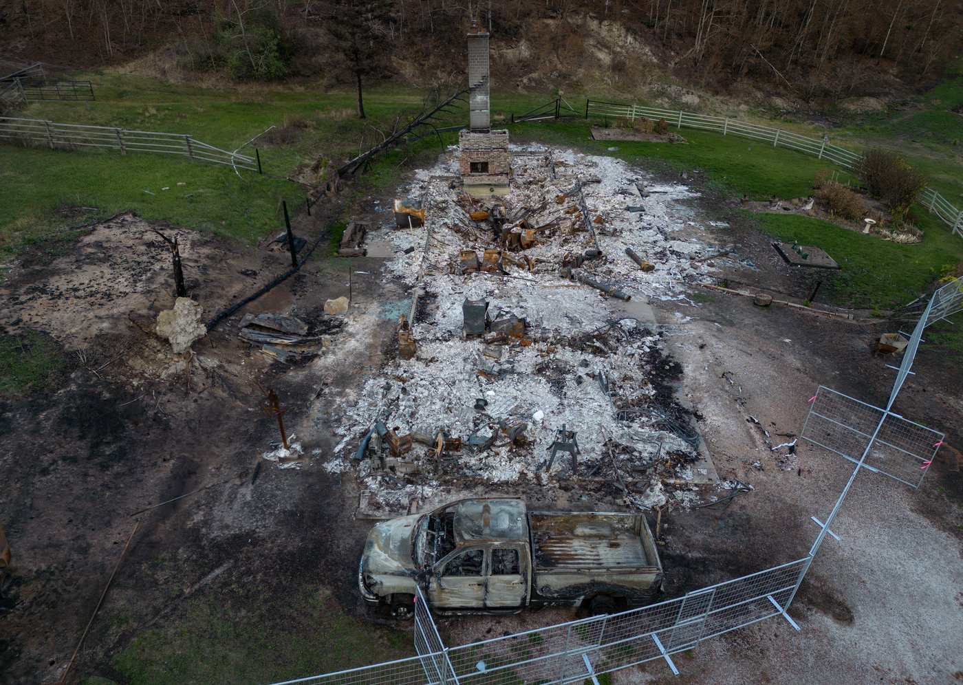 Photo Gallery: Ashes pave road to recovery after B.C. wildfires | iNhome