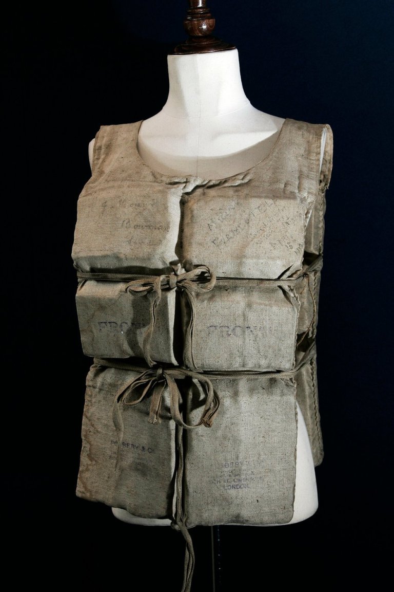 Life jacket worn by a passenger who survived the Titanic auctioned off for over $900,000 | iNFOnews.ca